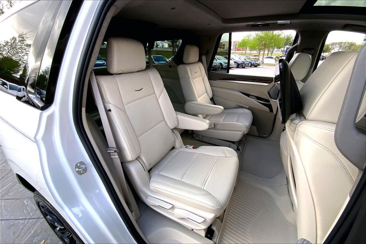 Used 2025 Cadillac Escalade Sport Platinum w/ LPO, ONYX Package AWD/4WD image 21