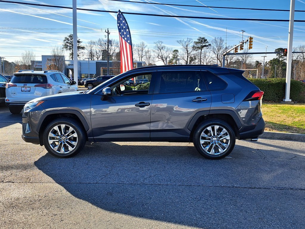 Used 2022 Toyota RAV4 XLE Premium image 12