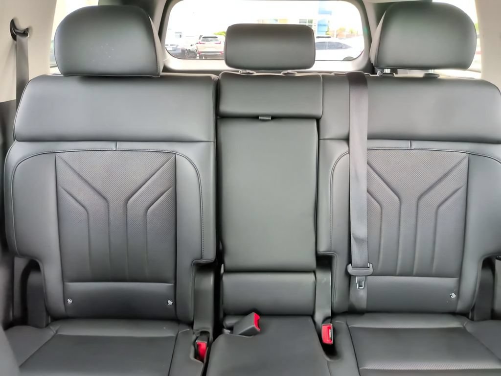 Used 2025 Hyundai Santa Fe SEL AWD/4WD image 28
