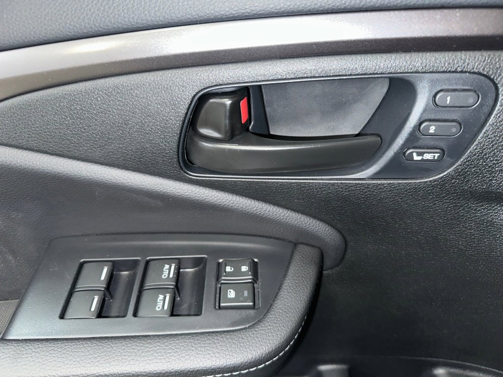Used 2025 Honda Passport EX-L image 5