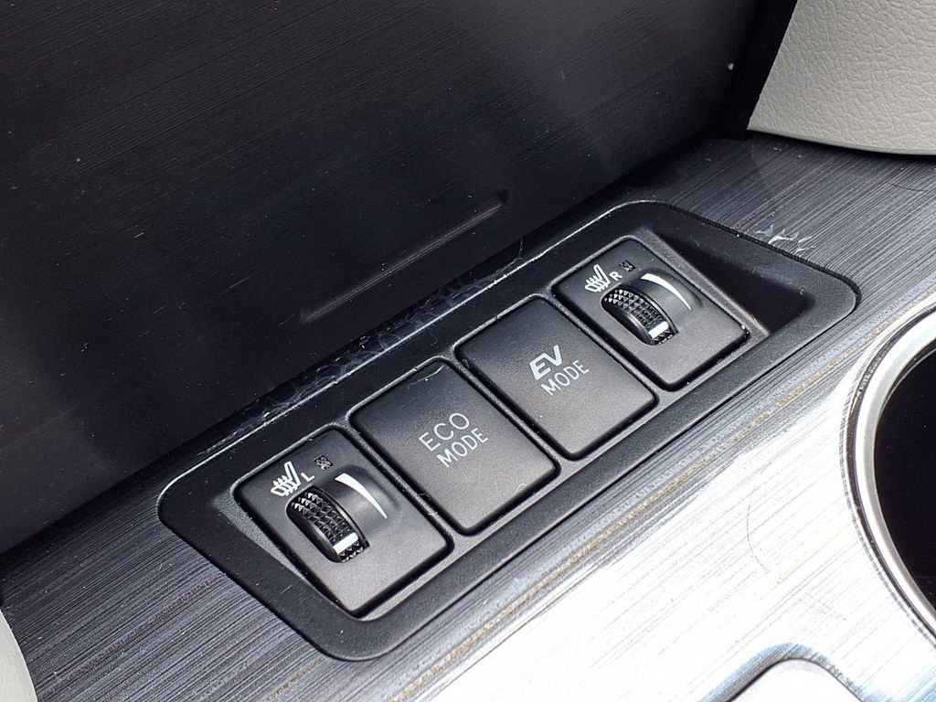 Used 2012 Toyota Camry XLE w/ Leather Pkg FWD image 22