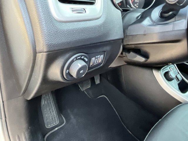 Used 2021 Jeep Compass Latitude w/ Sun and Sound Group AWD/4WD image 30