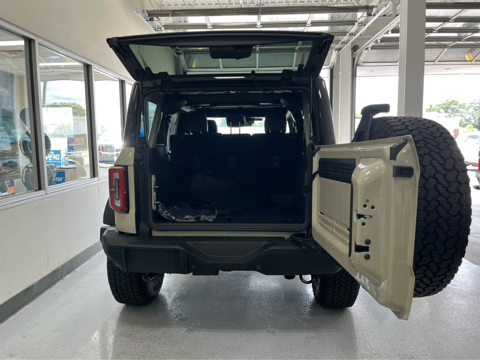 Certified 2025 Ford Bronco Badlands AWD/4WD image 36
