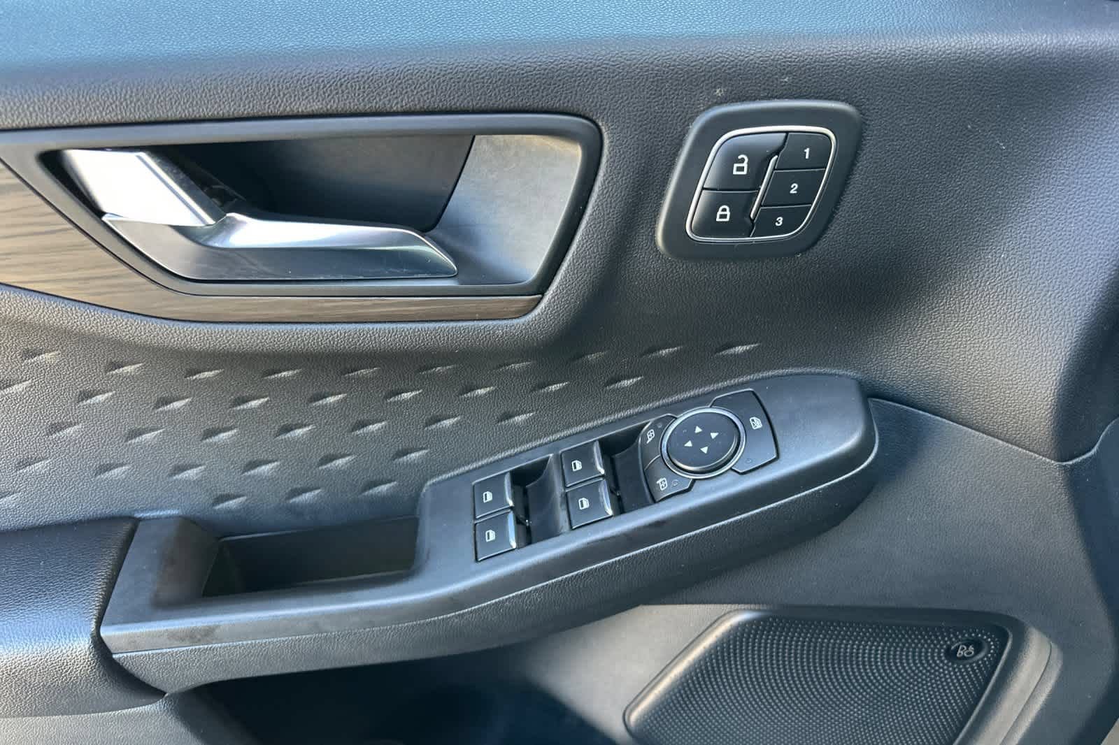 Certified 2020 Ford Escape Titanium AWD/4WD image 13