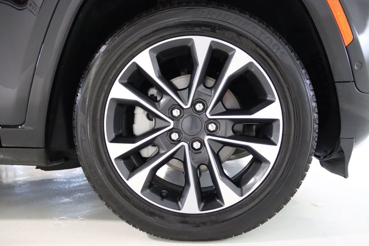 Used 2023 Jeep Grand Cherokee Overland AWD/4WD image 85