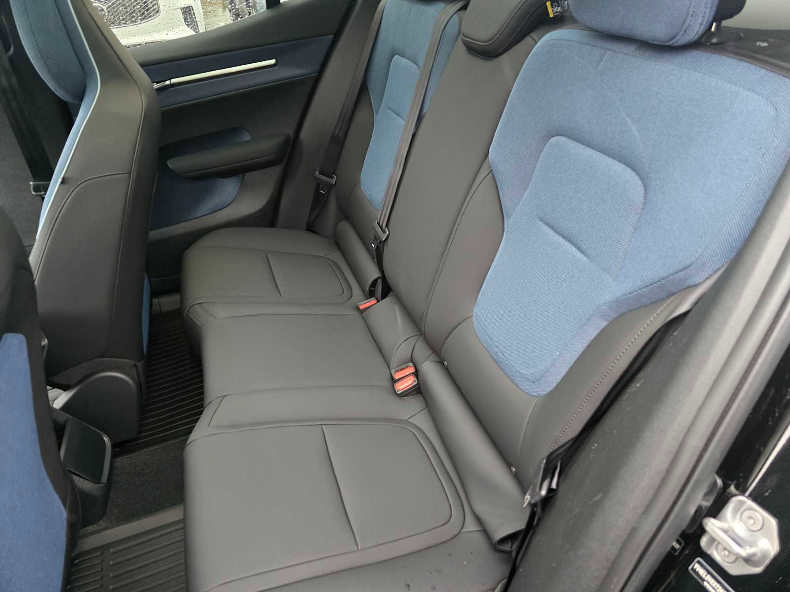 New 2026 Volvo EX30 Plus w/ Protection Package Premier RWD image 19