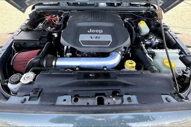 Used 2015 Jeep Wrangler Unlimited Sahara w/ Max Tow Package image 10