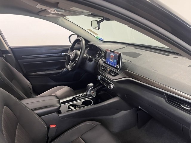 Used 2024 Nissan Altima 2.5 SV image 11