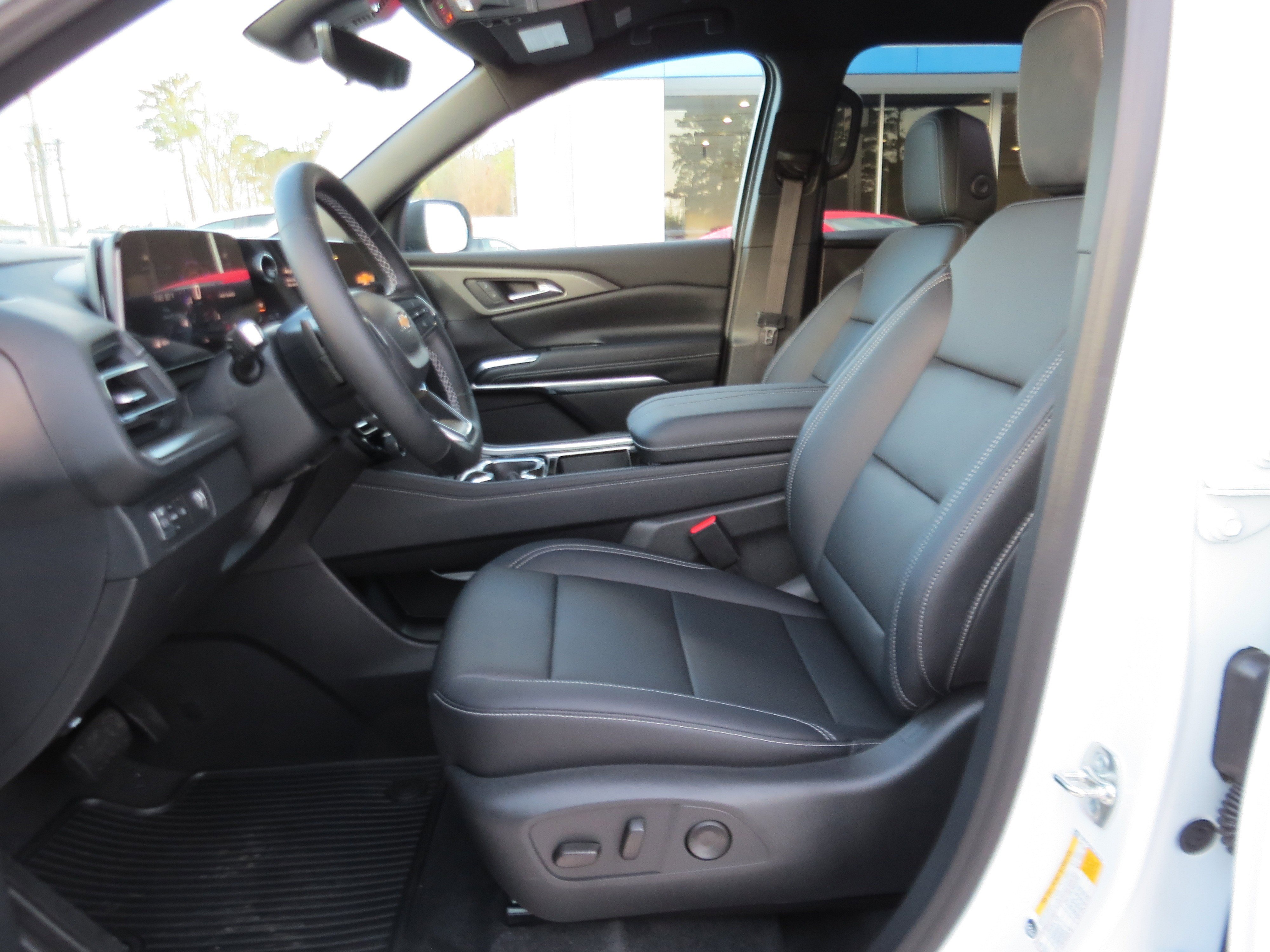 New 2026 Chevrolet Traverse LT w/ Driver Confidence Package FWD image 16