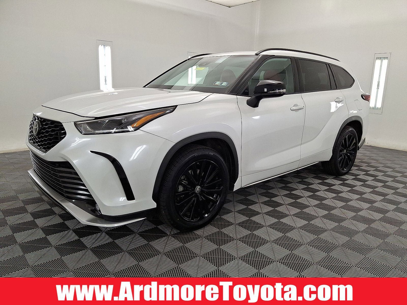 Used 2024 Toyota Highlander XSE