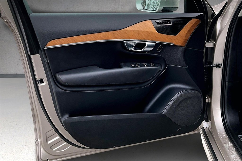 Used 2023 Volvo XC90 B6 Plus w/ Protection Package Premier image 20