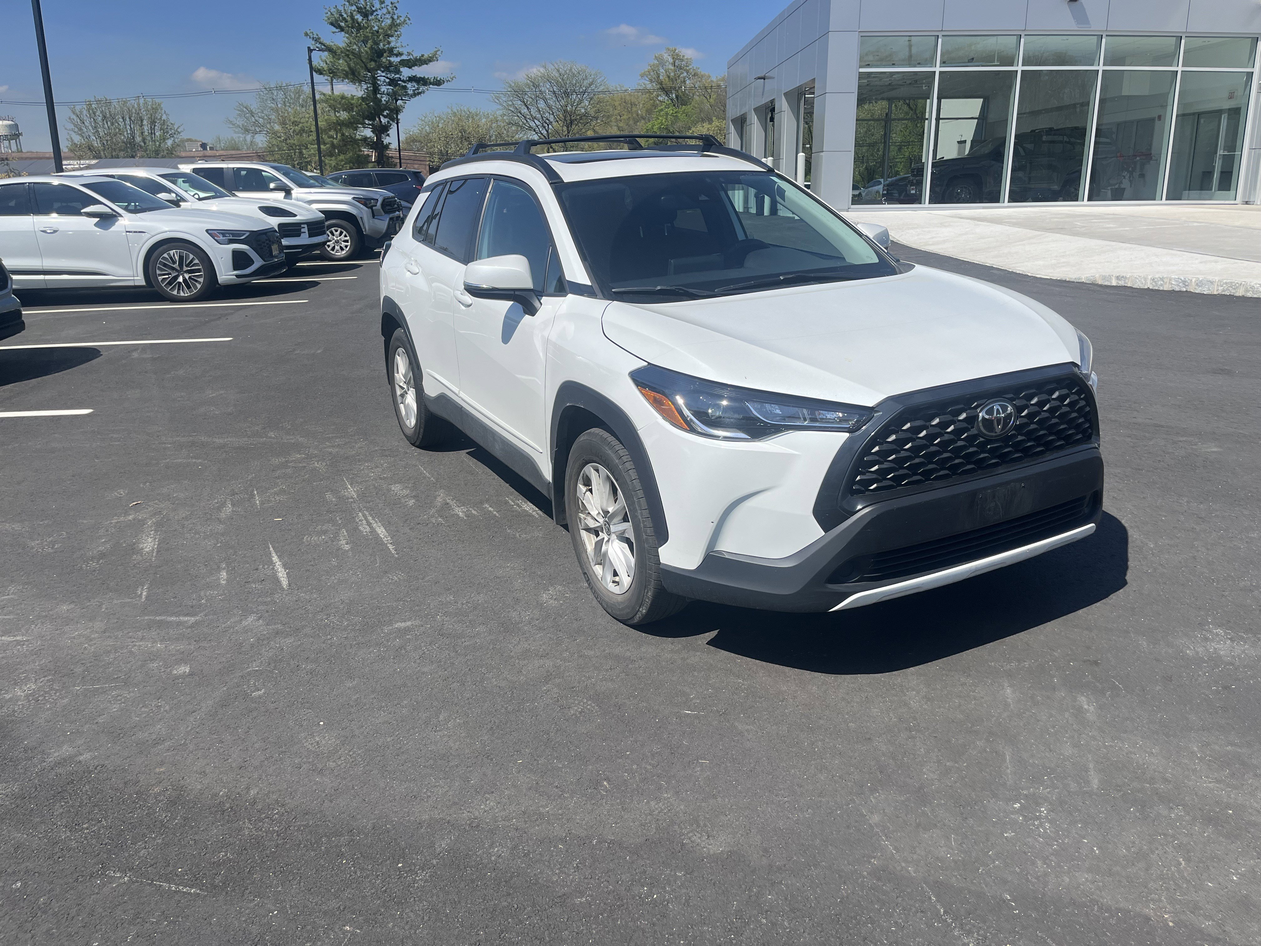 Certified 2022 Toyota Corolla Cross LE w/ Moonroof Package AWD/4WD image 2