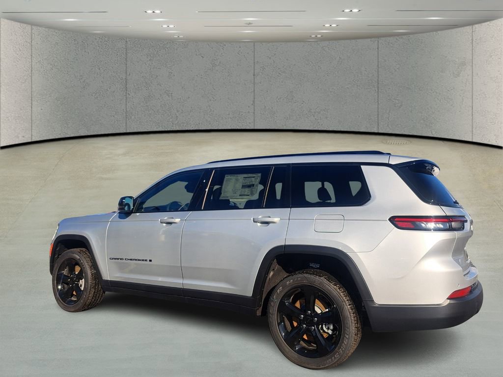 New 2025 Jeep Grand Cherokee L Laredo image 7