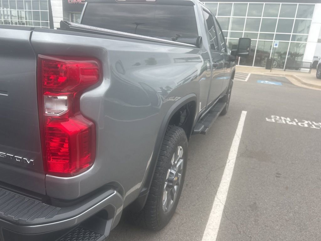 Used 2024 Chevrolet Silverado 2500 Custom w/ Custom Value Package image 4