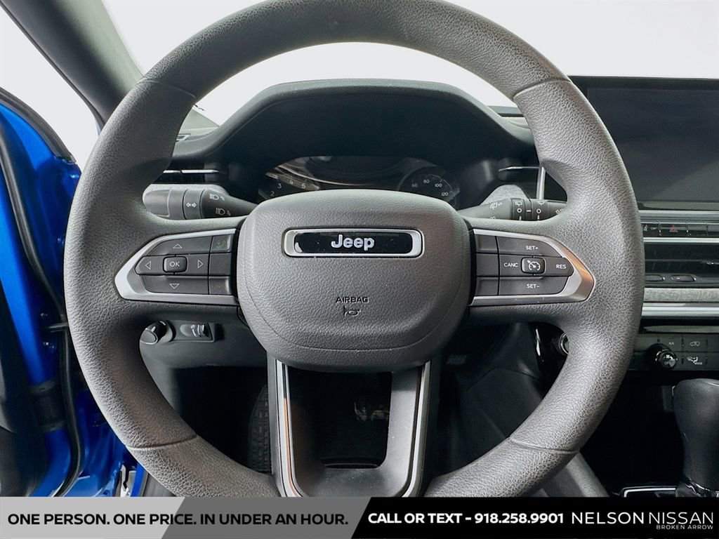 Used 2025 Jeep Compass Sport w/ Mopar Graphics Package image 11