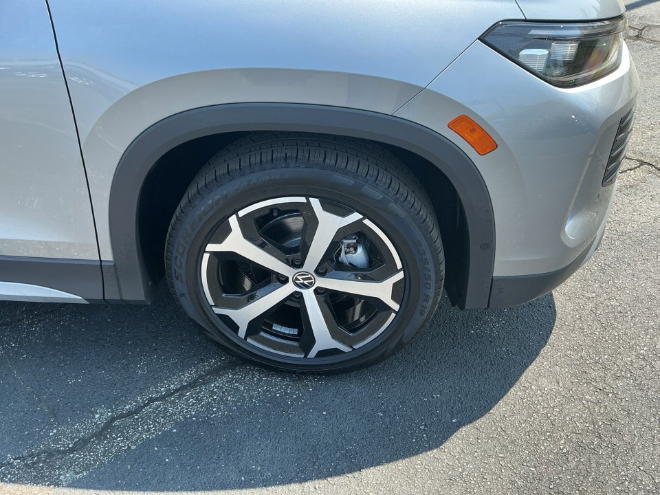 New 2026 Volkswagen Tiguan SE FWD image 25