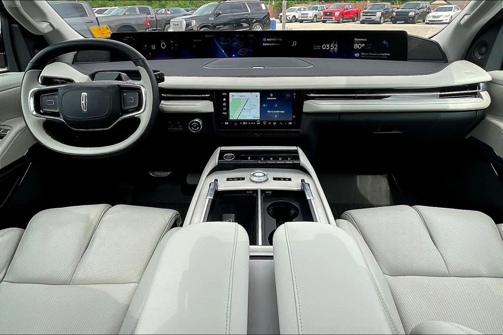Used 2025 Lincoln Navigator Reserve image 15