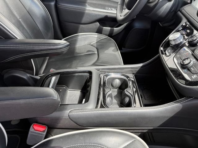 Used 2025 Chrysler Pacifica Limited FWD image 22