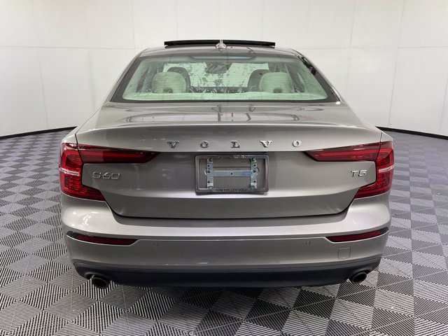 Used 2021 Volvo S60 T5 Momentum FWD image 5