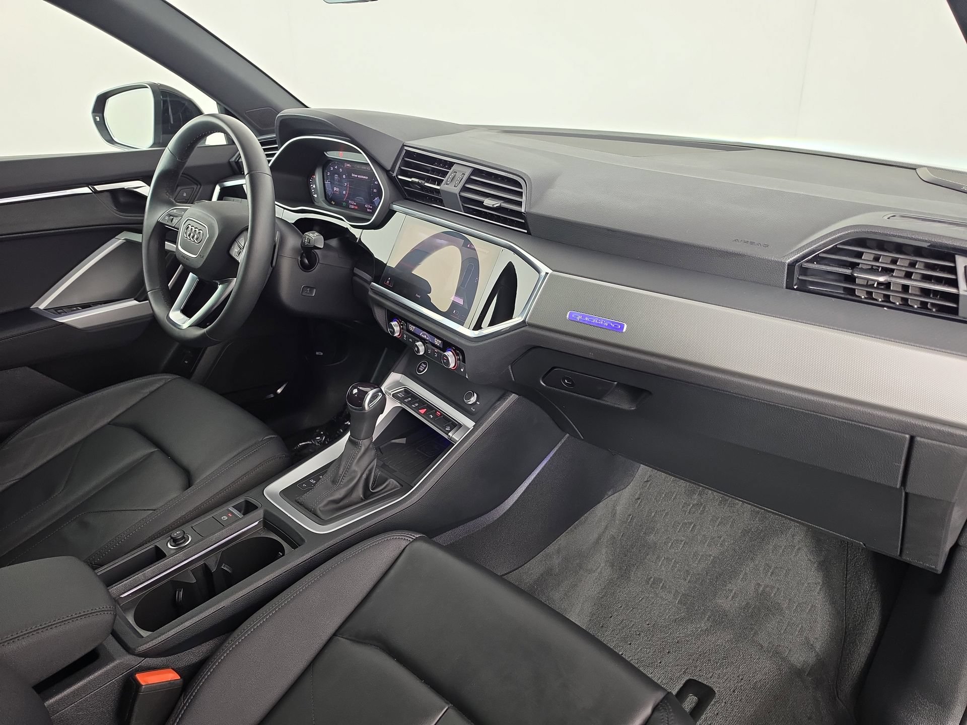 Certified 2025 Audi Q3 2.0T Premium Plus w/ Premium Plus Package AWD/4WD image 46
