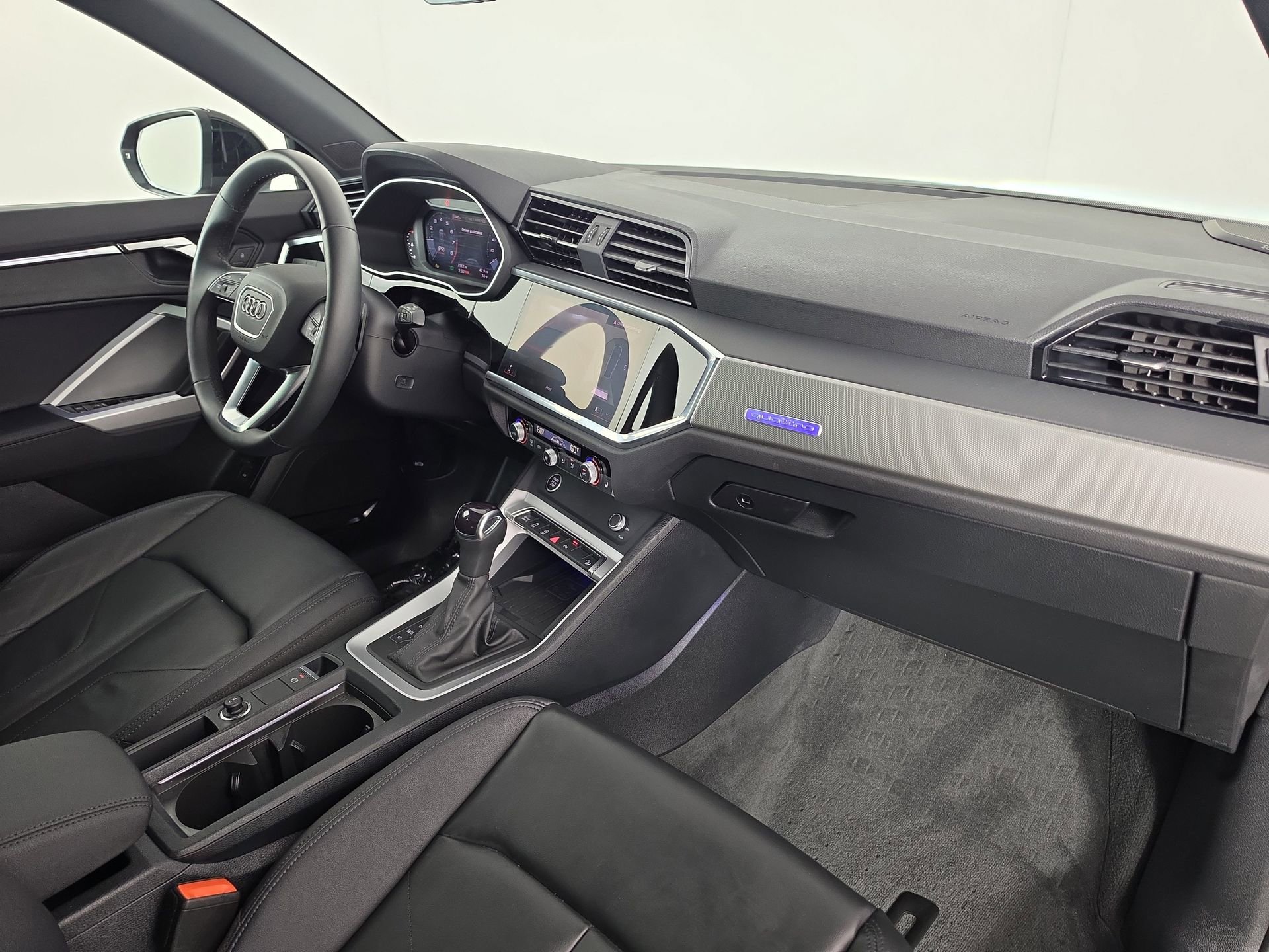 Certified 2025 Audi Q3 2.0T Premium Plus w/ Premium Plus Package AWD/4WD image 46