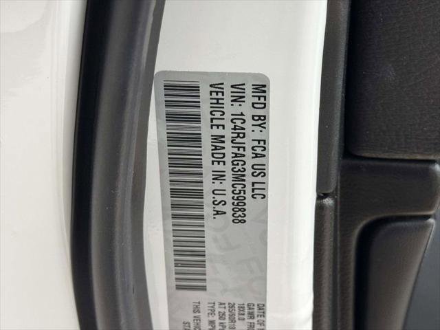 Certified 2021 Jeep Grand Cherokee Laredo X AWD/4WD image 31