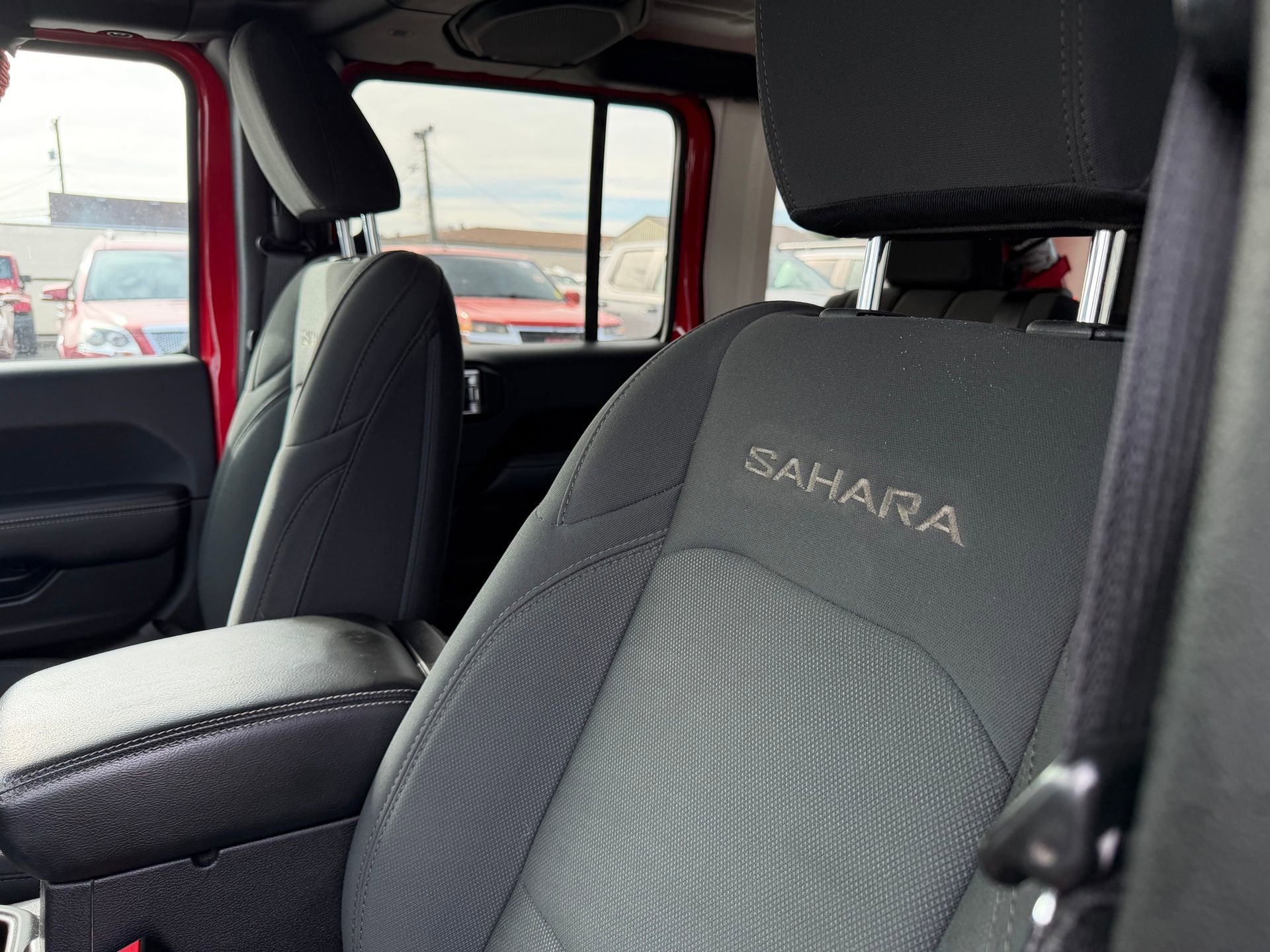 Used 2018 Jeep Wrangler Unlimited Sahara image 6