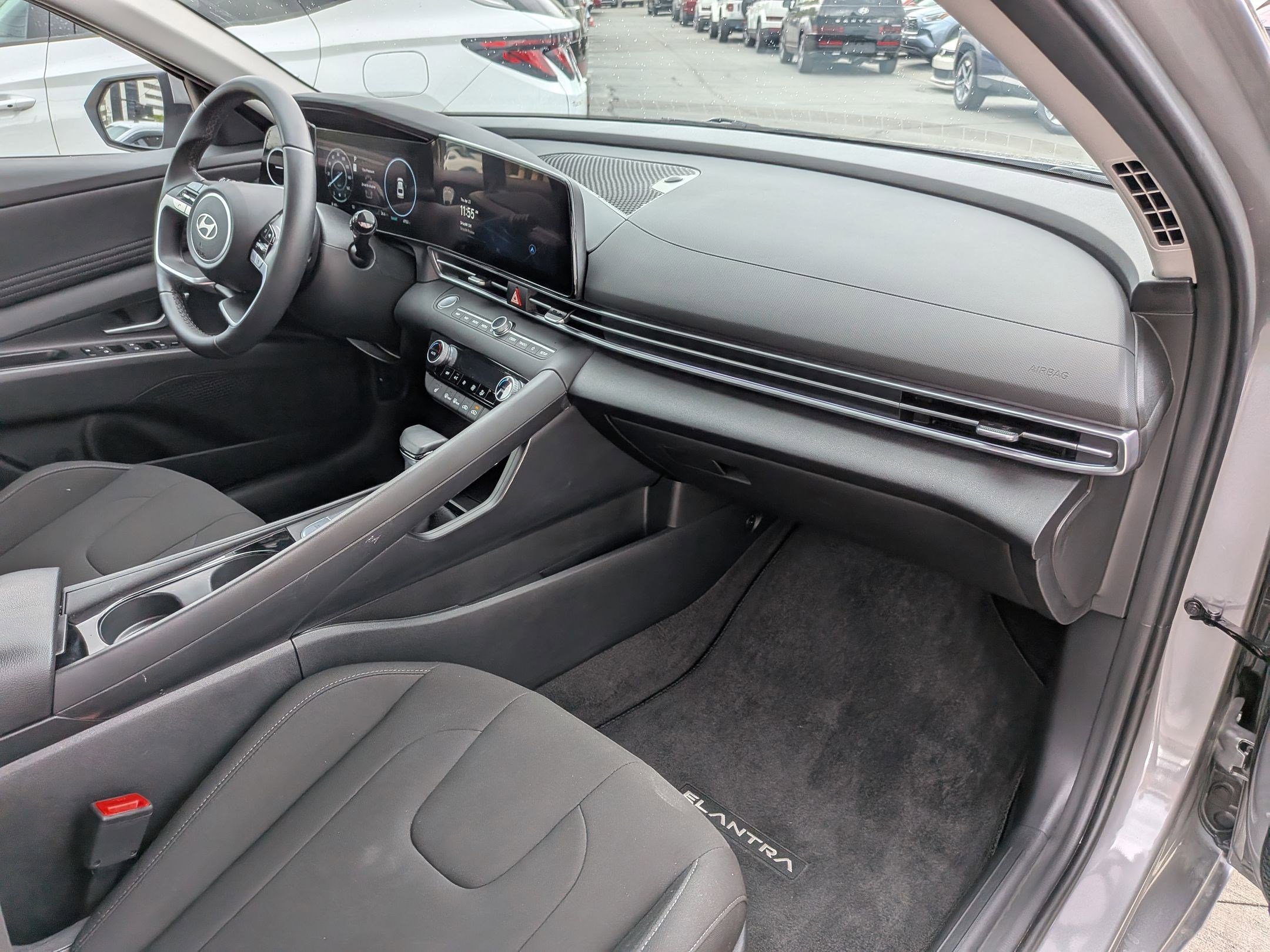 Used 2025 Hyundai Elantra SEL FWD image 32