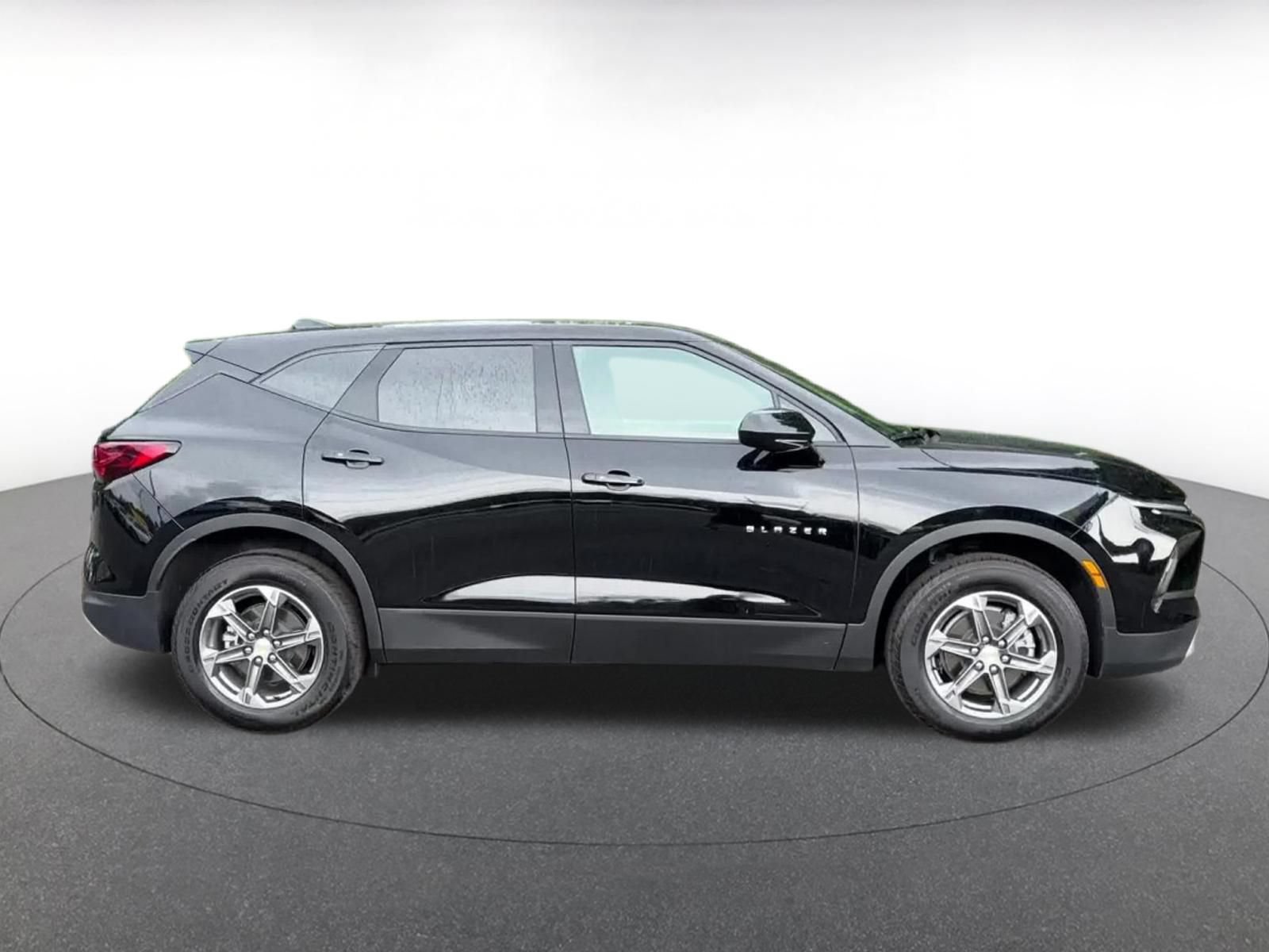 Used 2025 Chevrolet Blazer LT FWD image 16