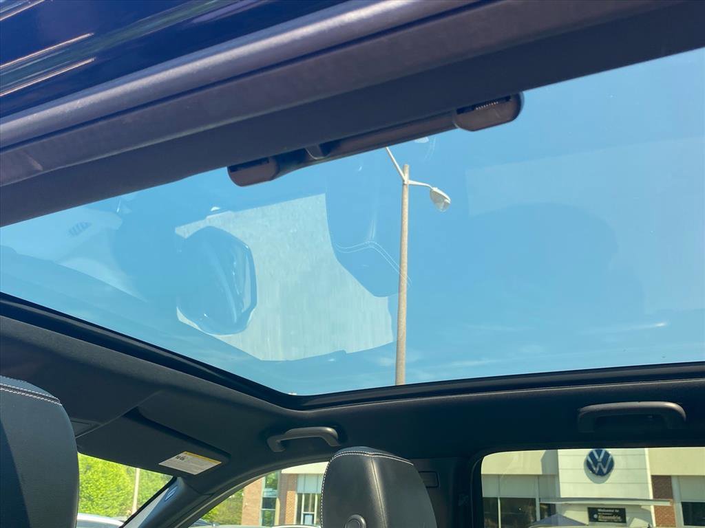 Used 2020 Land Rover Discovery Sport SE R-Dynamic image 19