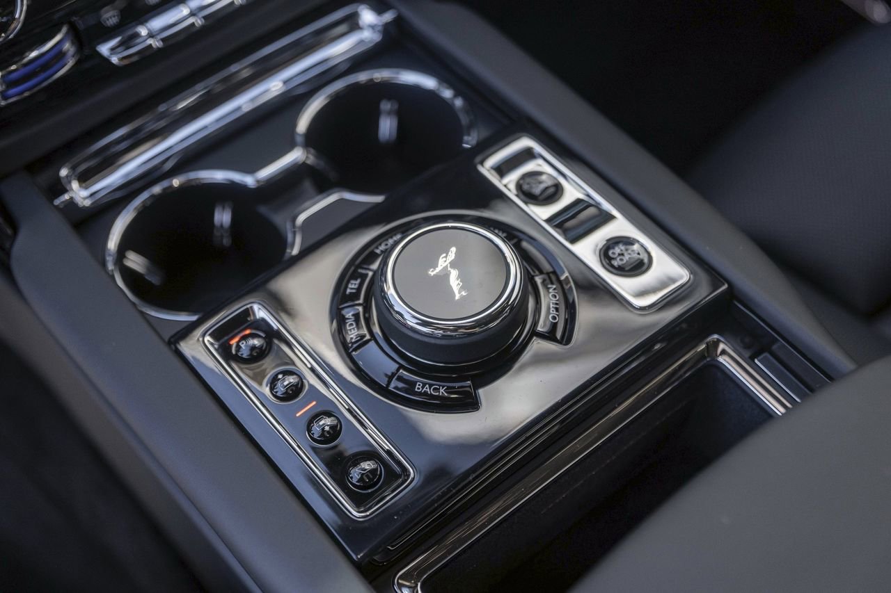 New 2026 Rolls-Royce Cullinan Black Badge image 41