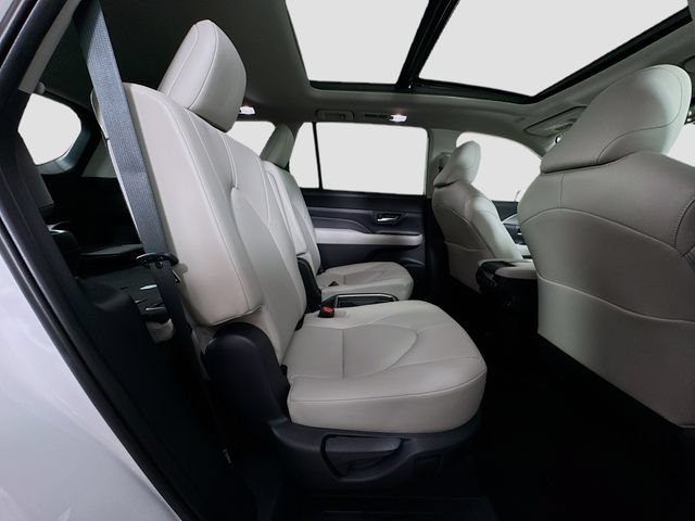 Used 2025 Toyota Grand Highlander AWD image 29