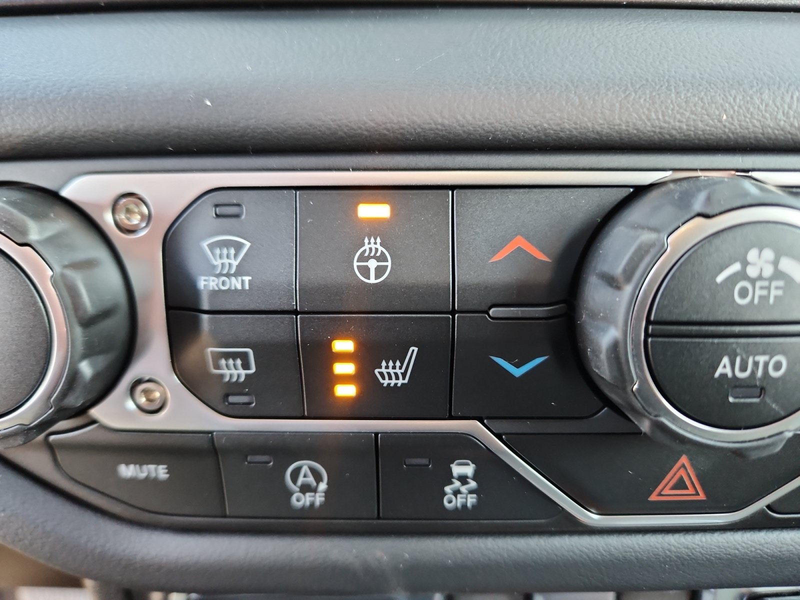 New 2026 Jeep Gladiator Mojave w/ Safety Group AWD/4WD image 32