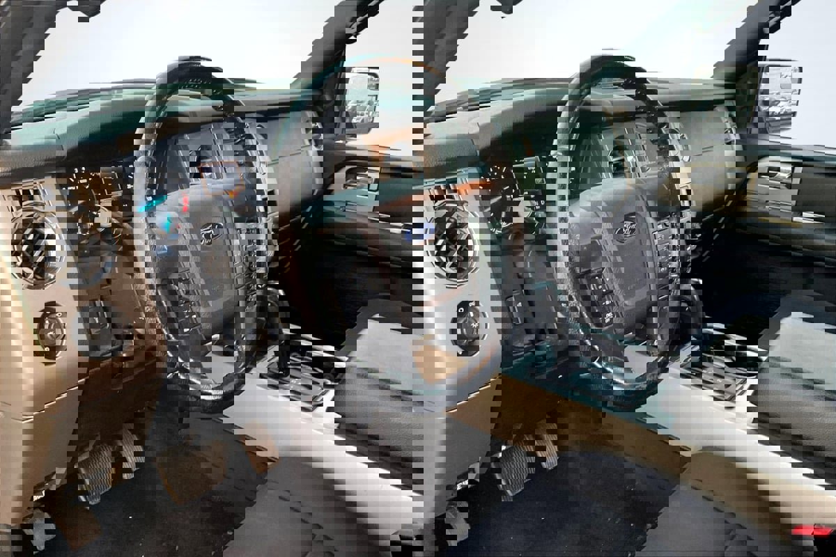 Used 2017 Ford Expedition XLT image 14