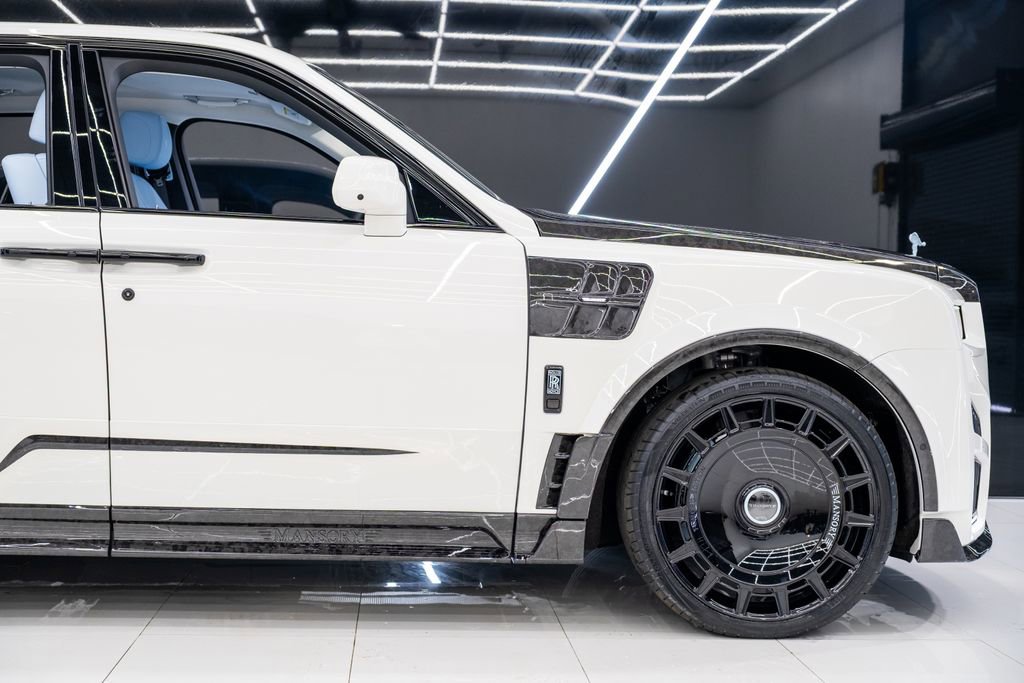 Used 2026 Rolls-Royce Cullinan AWD/4WD image 13