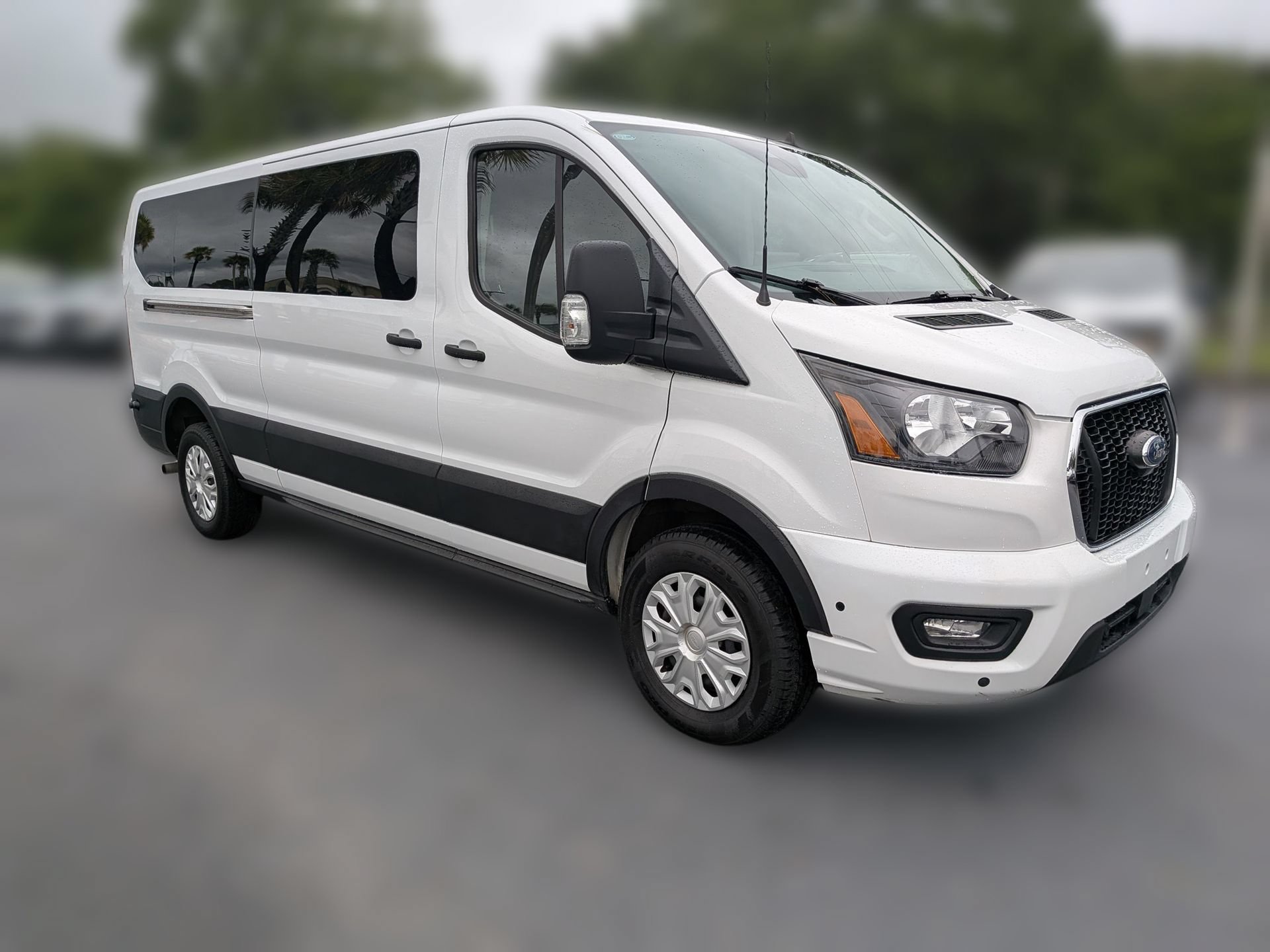 Used 2024 Ford Transit 350 XLT RWD image 3
