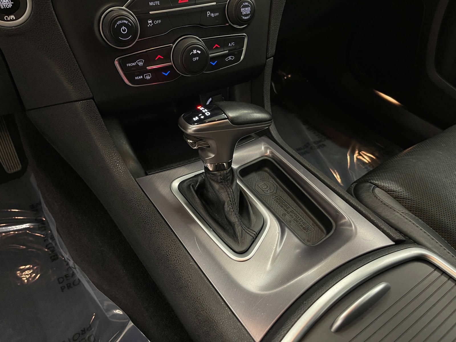 Used 2020 Dodge Charger SXT w/ Leather Interior Group image 16