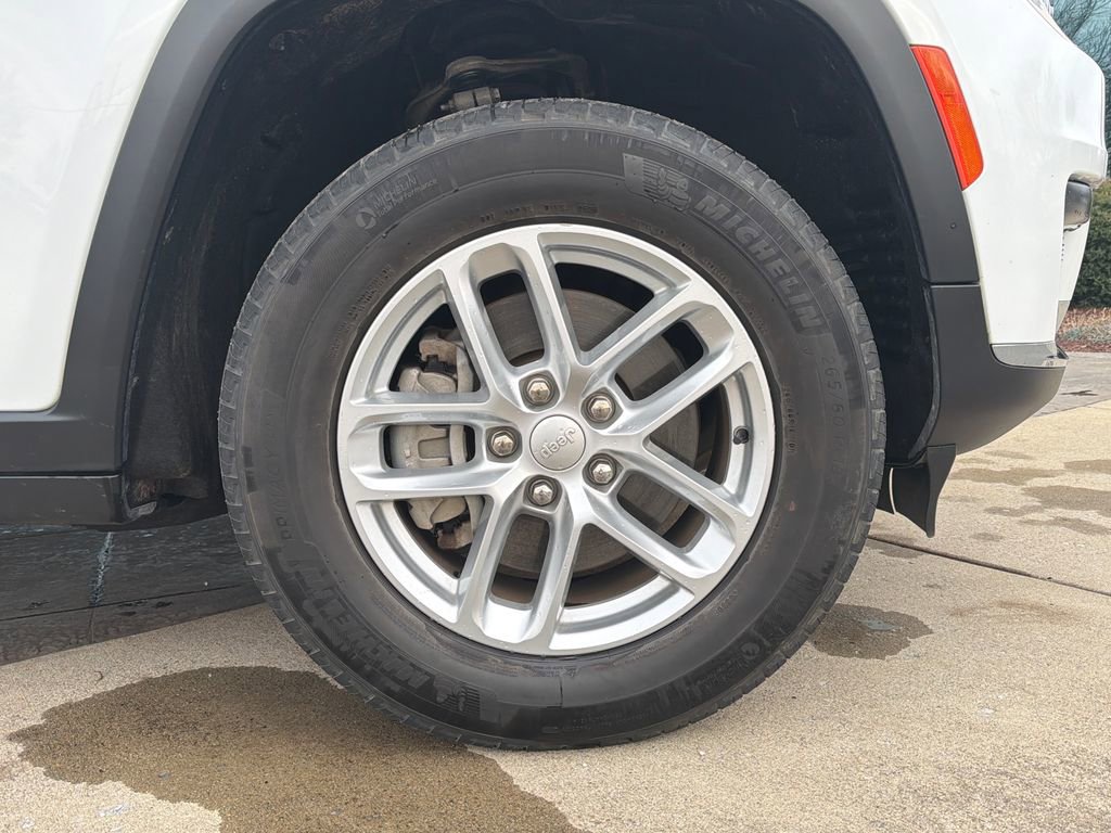 Used 2023 Jeep Grand Cherokee L Laredo image 12