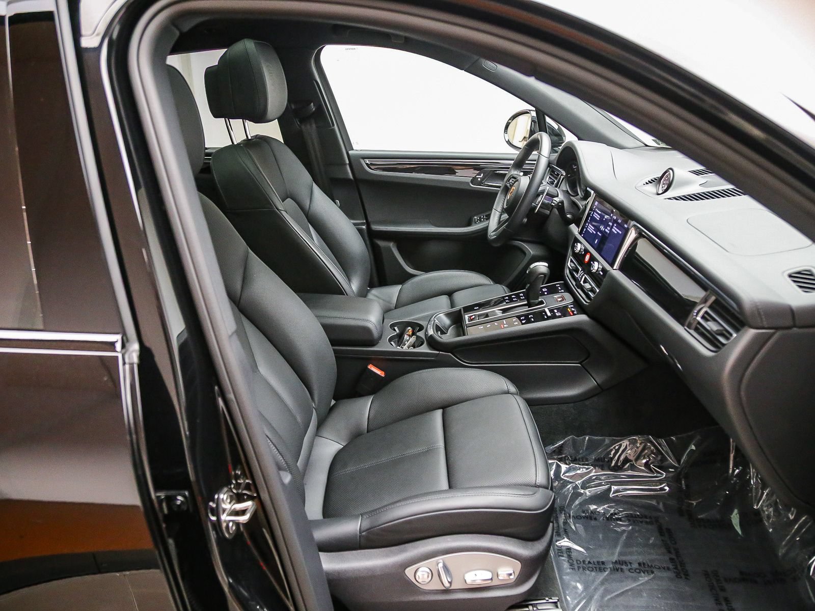 Certified 2026 Porsche Macan AWD/4WD image 20