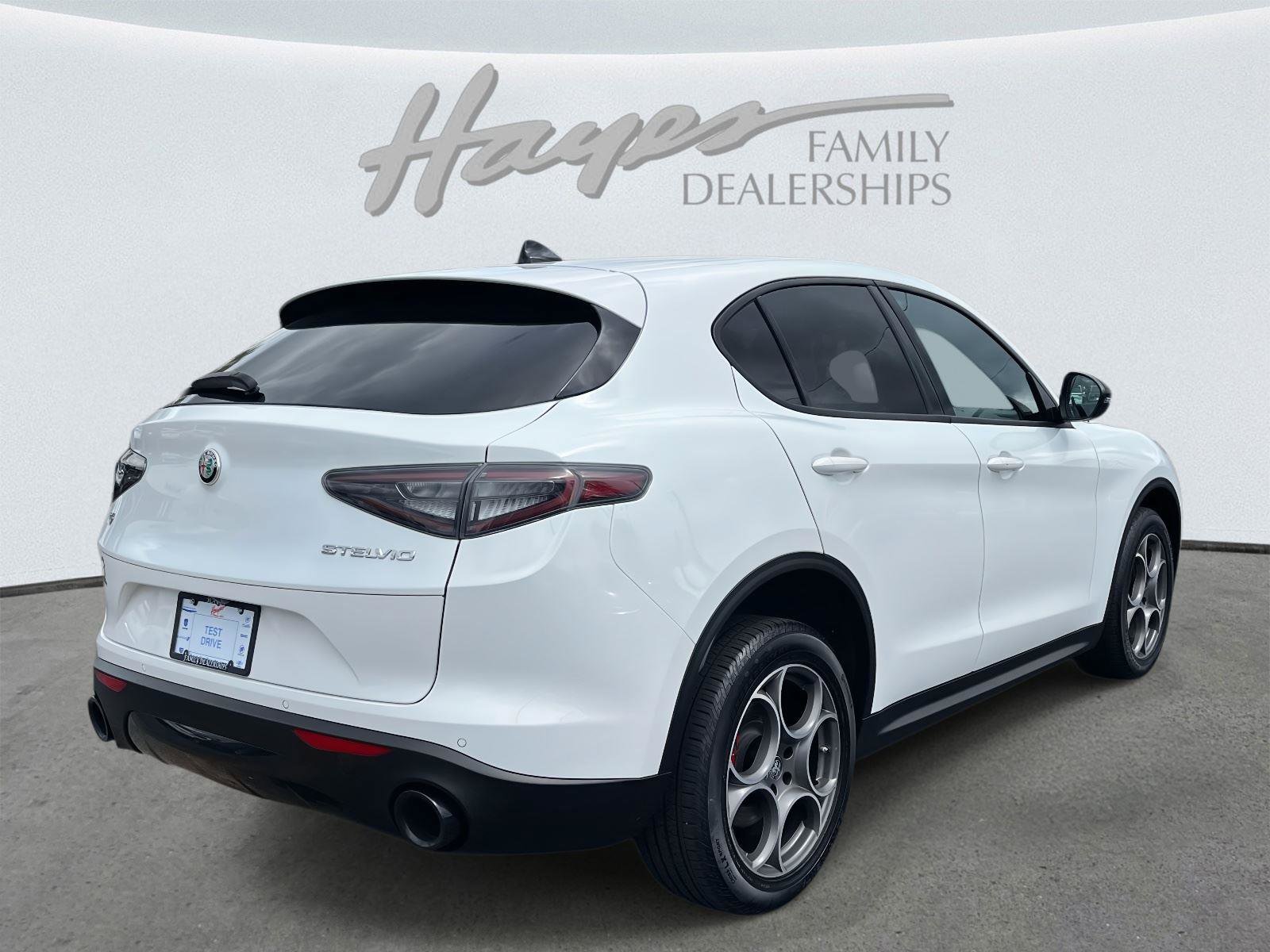Used 2024 Alfa Romeo Stelvio Sprint image 44