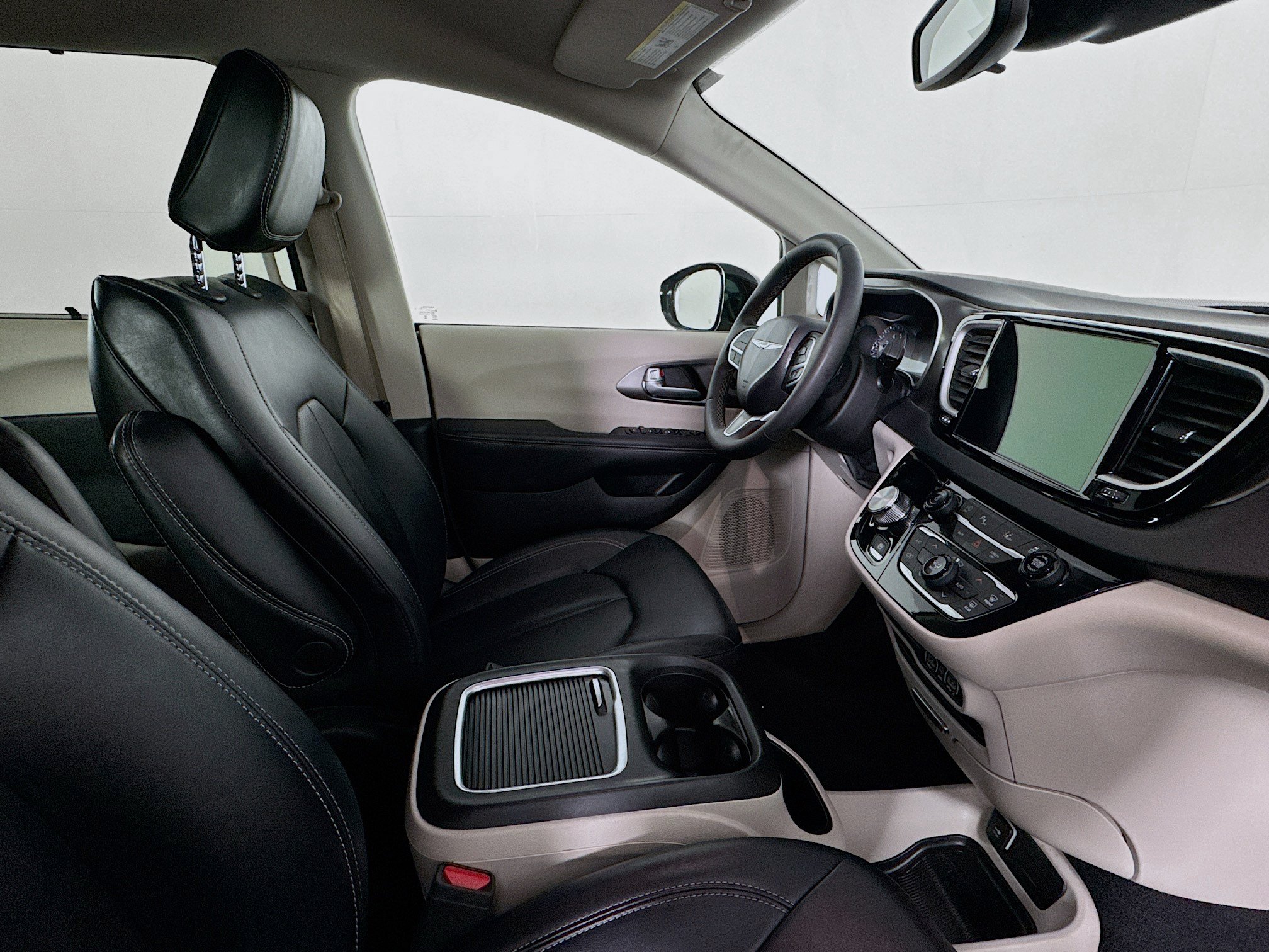 Used 2024 Chrysler Pacifica Touring-L FWD image 28