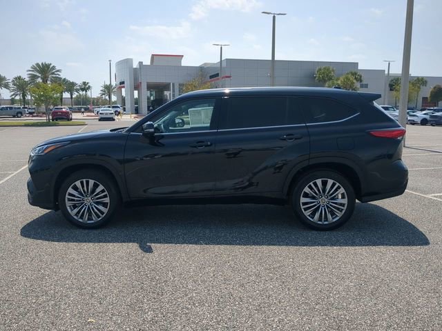 Used 2023 Toyota Highlander Platinum image 7