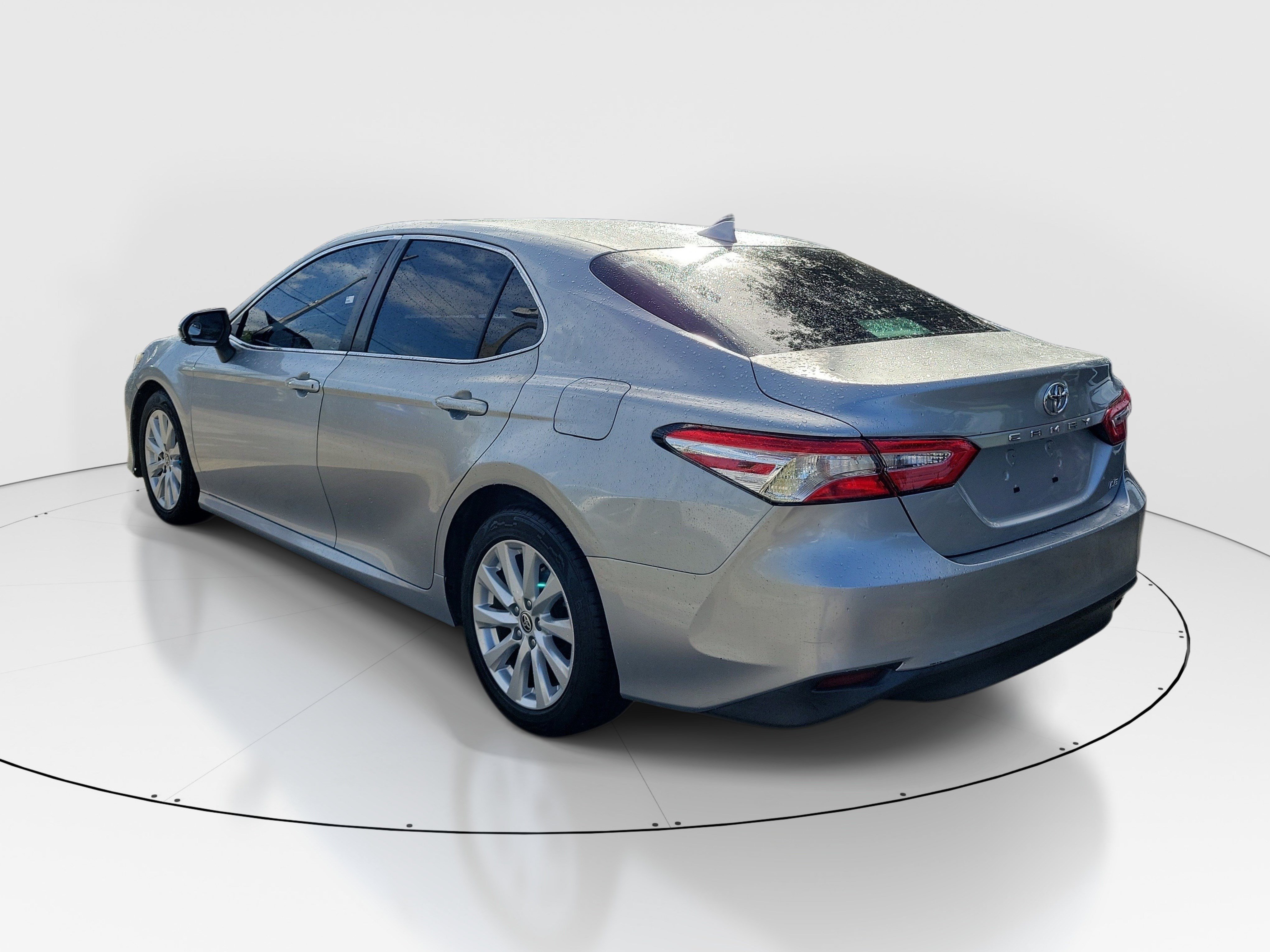 Used 2020 Toyota Camry LE FWD image 5