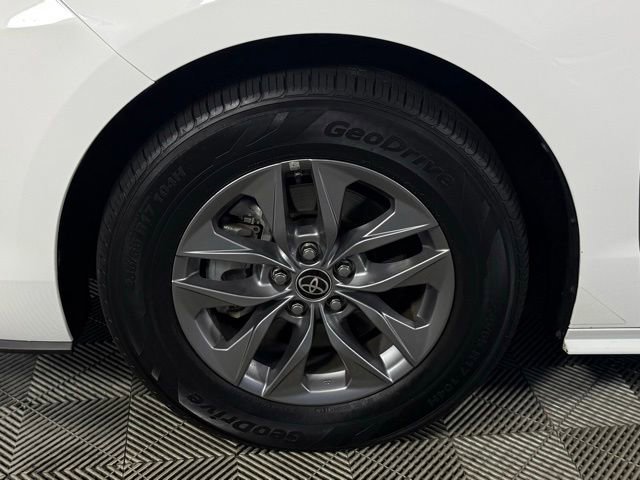 Used 2022 Toyota Sienna LE FWD image 10