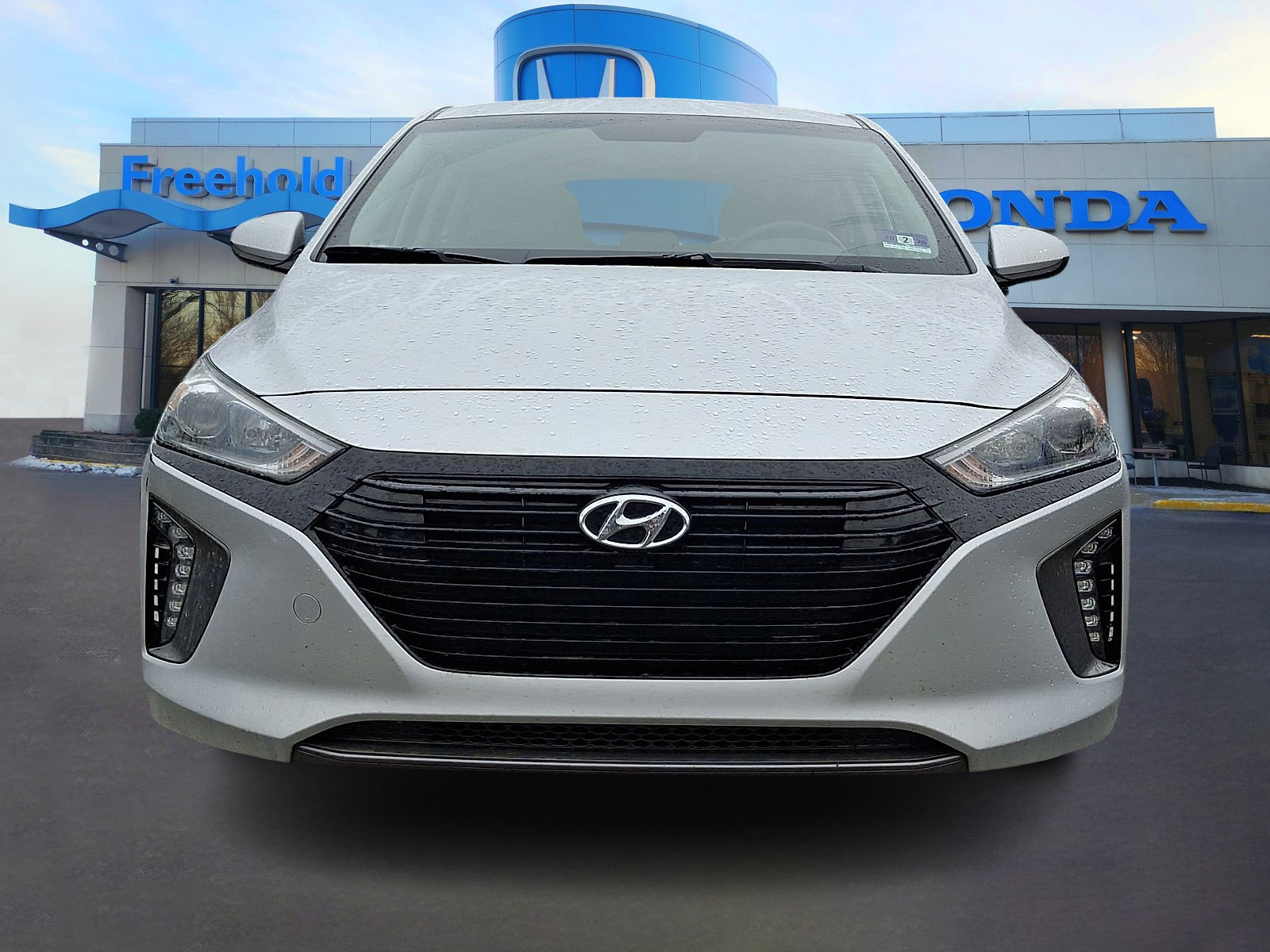 Used 2019 Hyundai Ioniq Plug-In Hybrid image 2