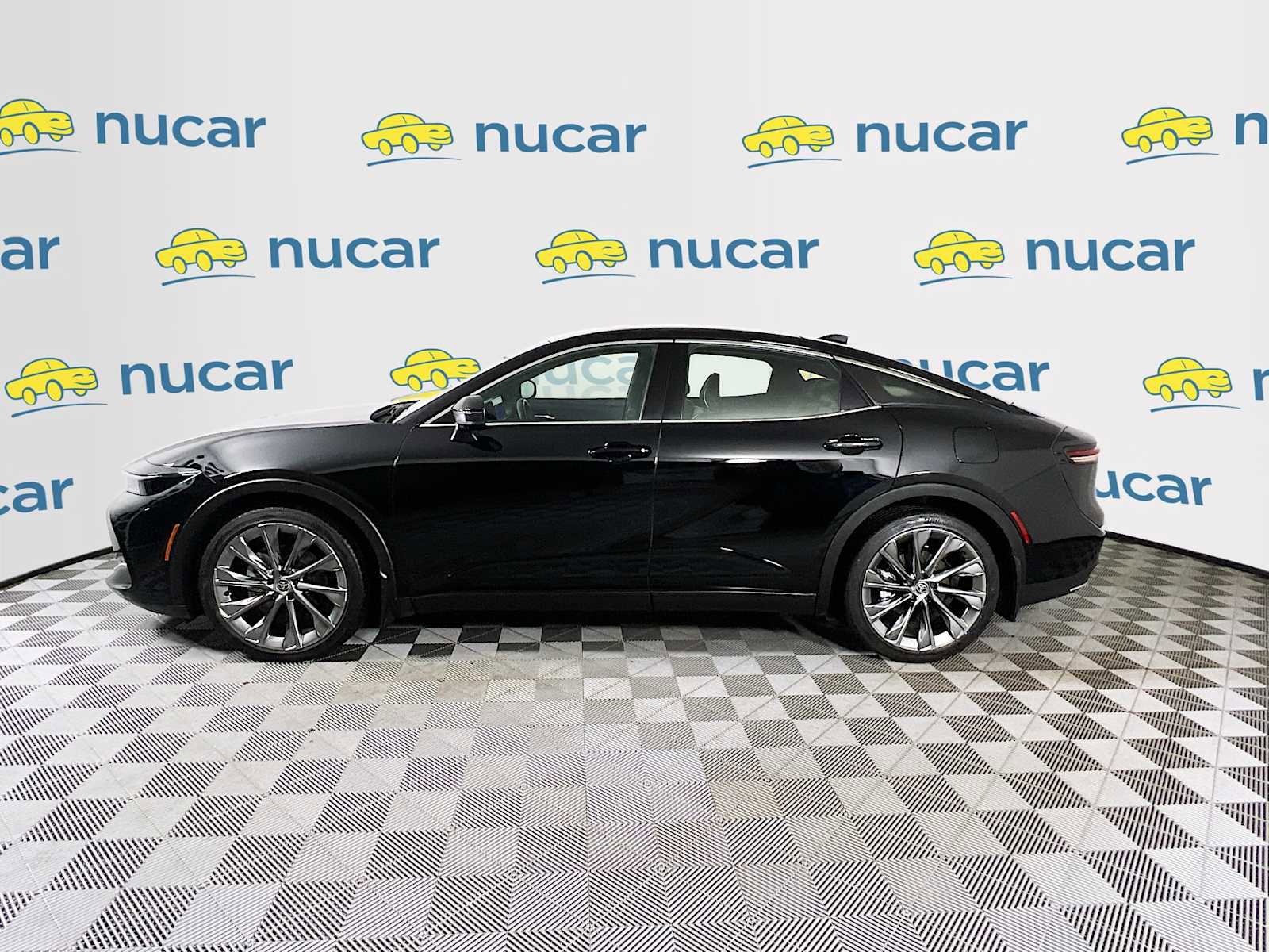 Used 2023 Toyota Crown Limited image 4