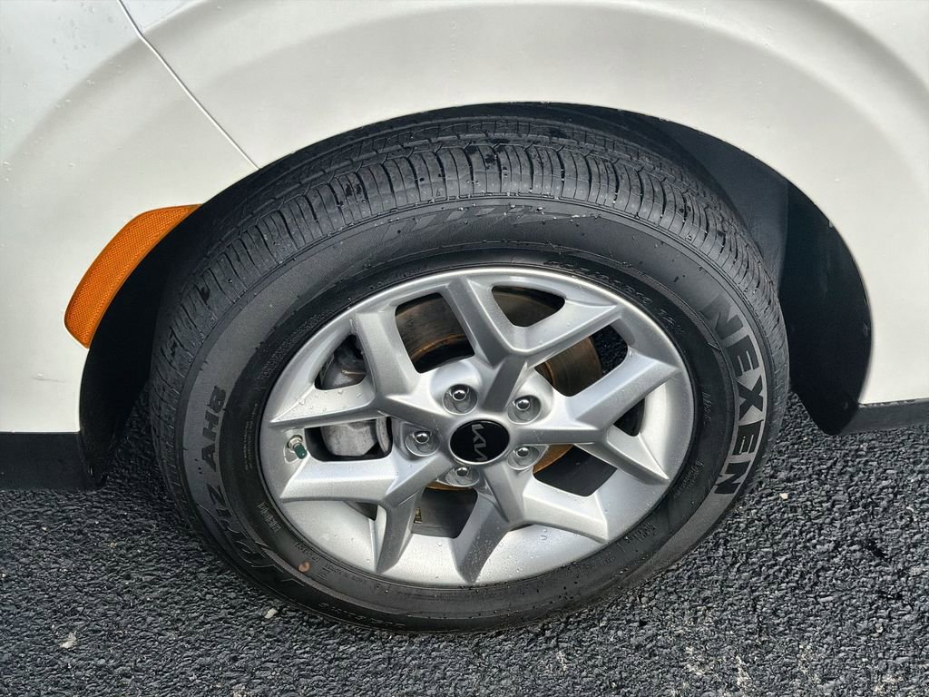 Used 2025 Kia Soul LX w/ LX Technology Package FWD image 10