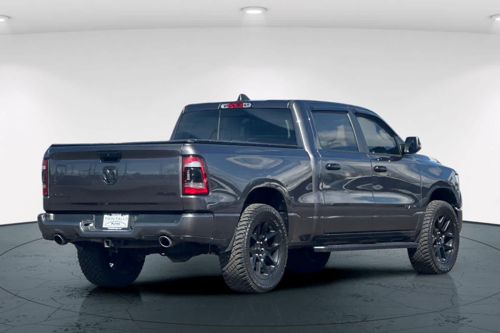 Used 2023 RAM 1500 Laramie AWD/4WD image 2