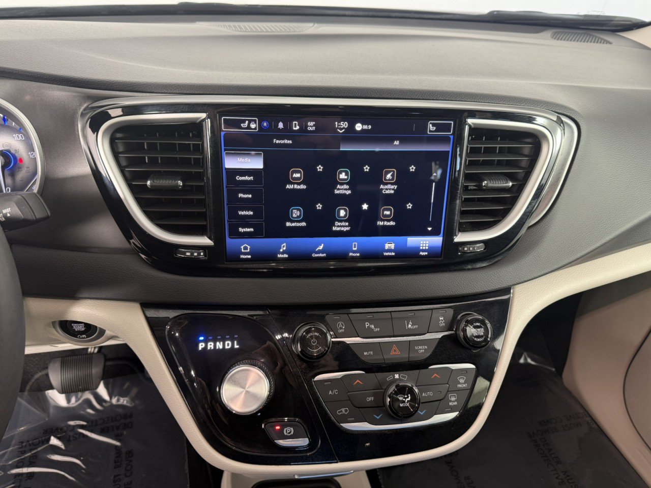 Used 2024 Chrysler Pacifica Touring-L FWD image 20