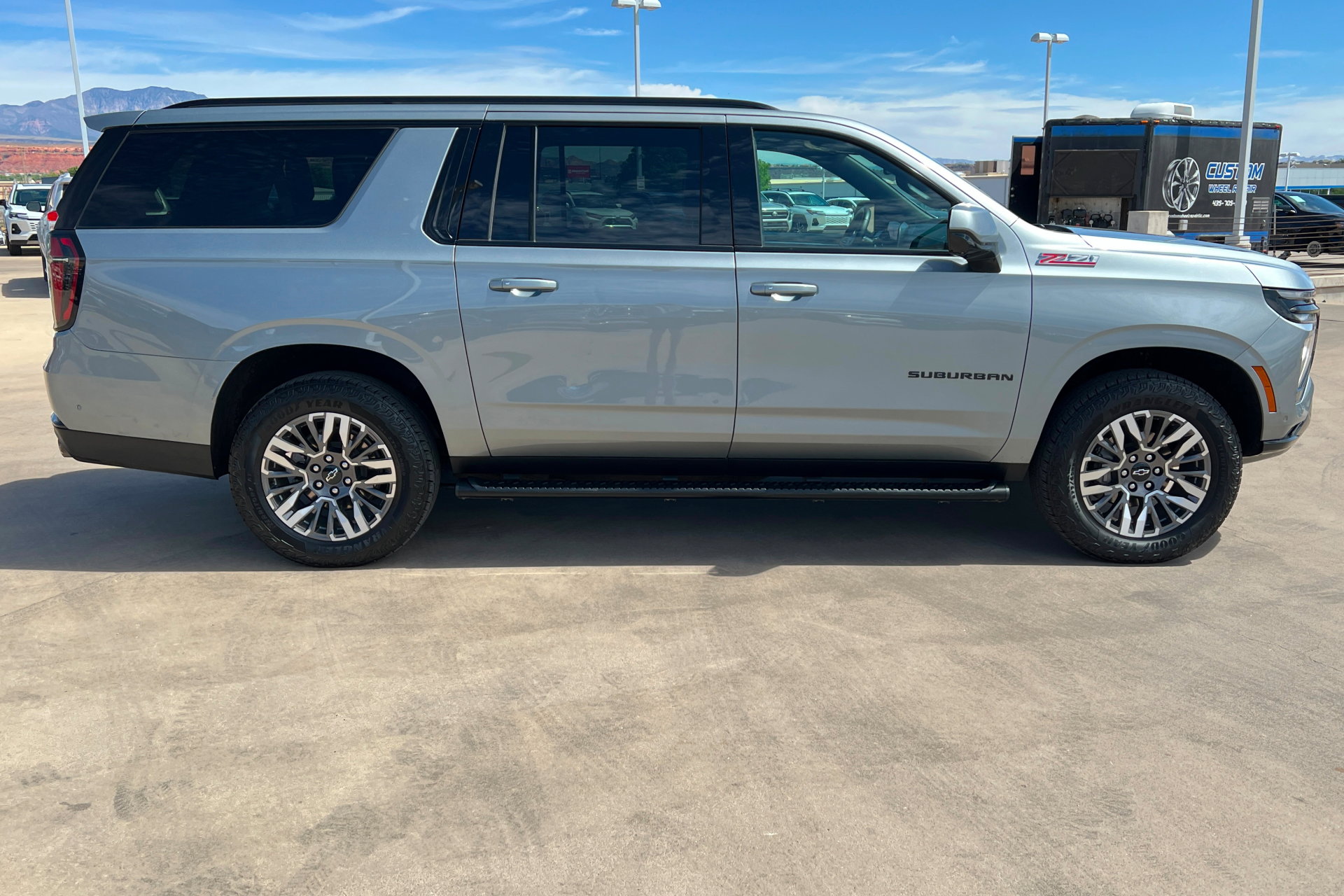 Used 2025 Chevrolet Suburban Z71 AWD/4WD image 7